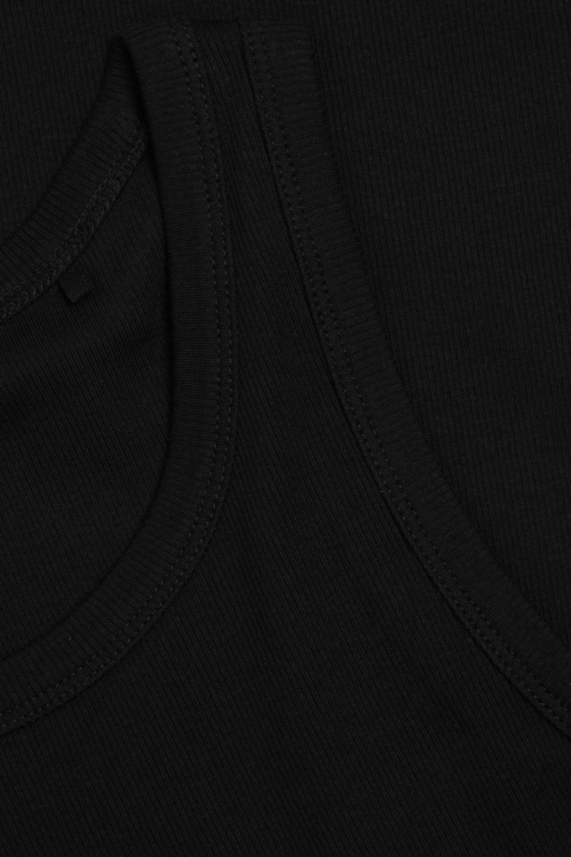 COS リブ編みタンクトップ