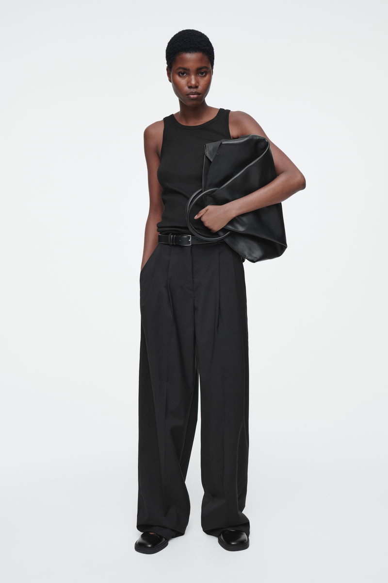 COS リブ編みタンクトップ