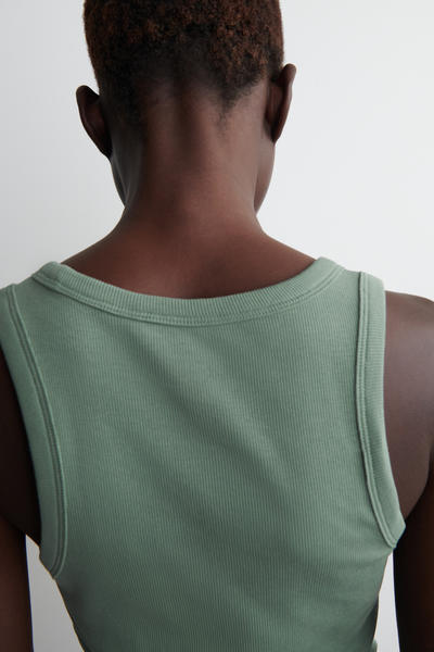 COS リブ編みタンクトップ