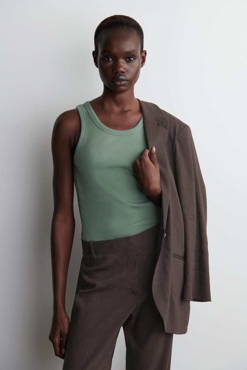 COS リブ編みタンクトップ