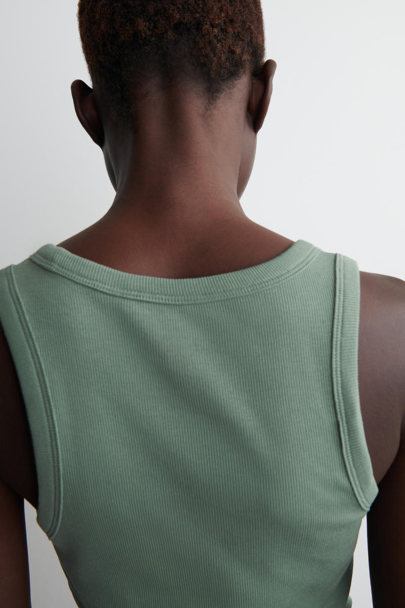 COS リブ編みタンクトップ