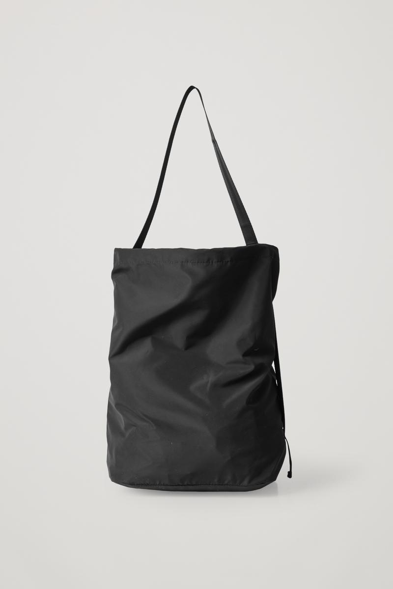 SOFT PACKABLE BAG ソフト収納バッグ black｜COS コス 公式オンライン