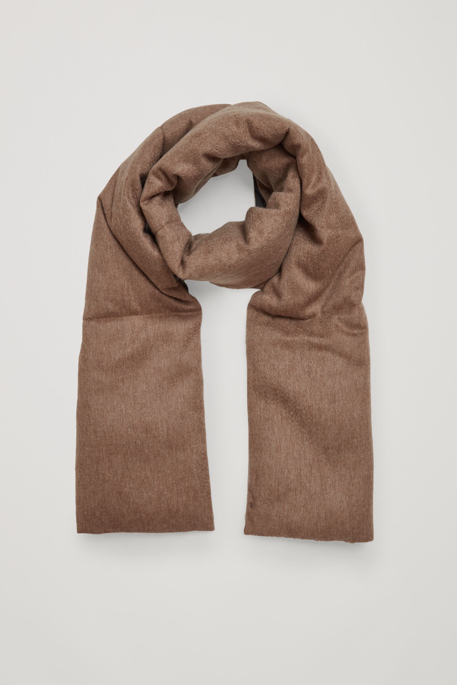 WOOL PADDED SCARF ウールパッド入りスカーフ｜COS コス 公式