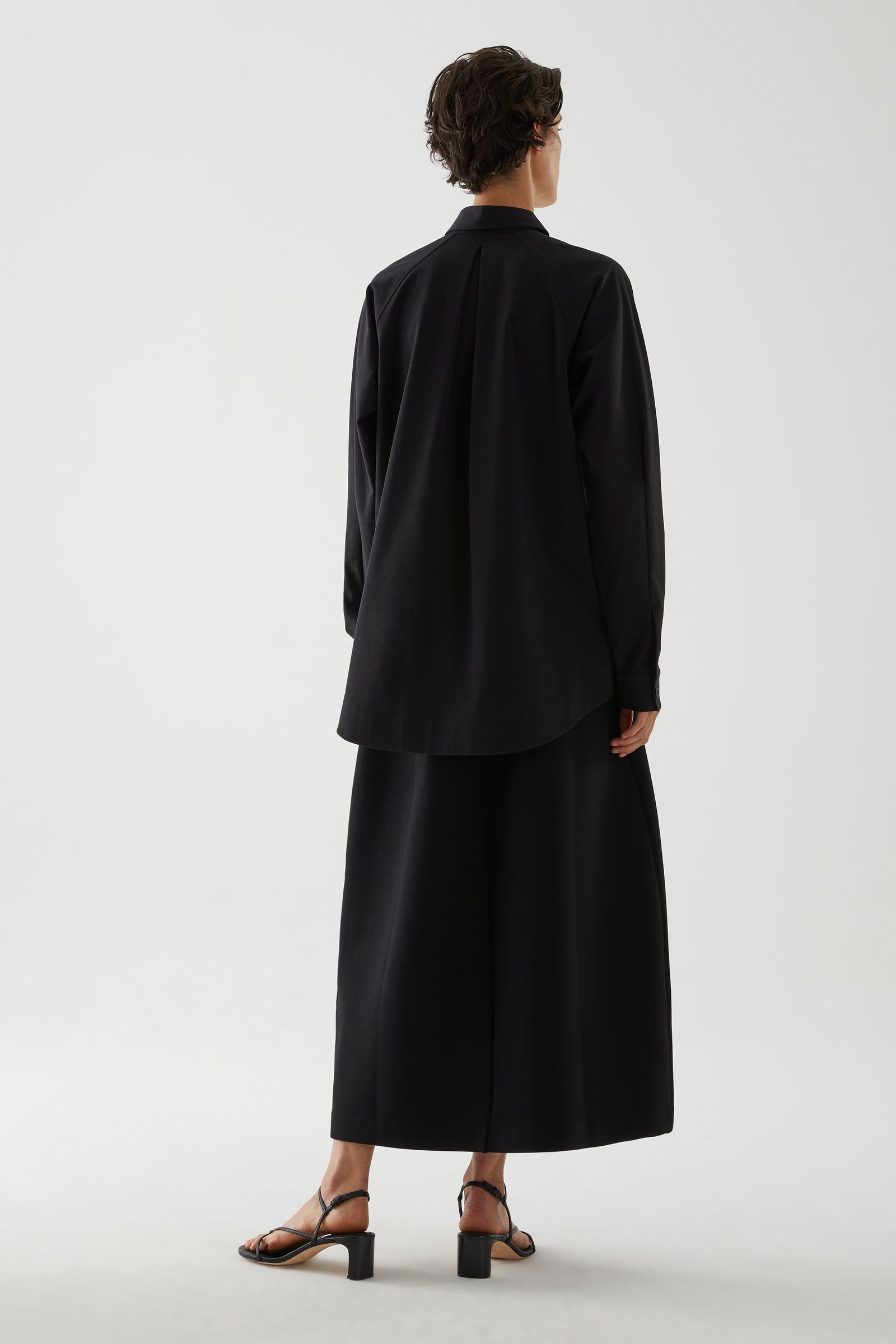 COTTON SHIRT WITH PLEAT プリーツ付きコットンシャツ black｜COS コス 