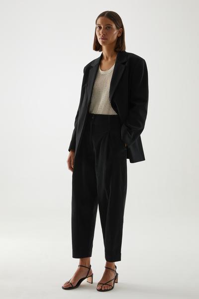 COS コットン製ワイドレッグプリーツコードパンツ