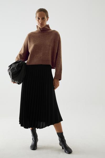 COS ウール素材クロップドタートルネックセーター