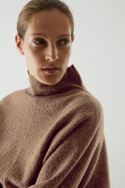 COS ウール素材クロップドタートルネックセーター