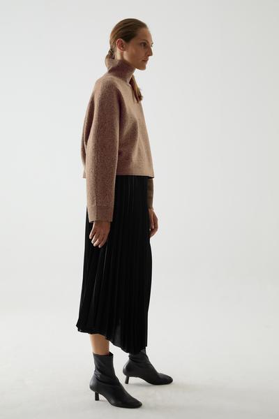 COS ウール素材クロップドタートルネックセーター