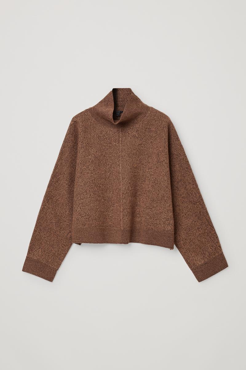 COS ウール素材クロップドタートルネックセーター