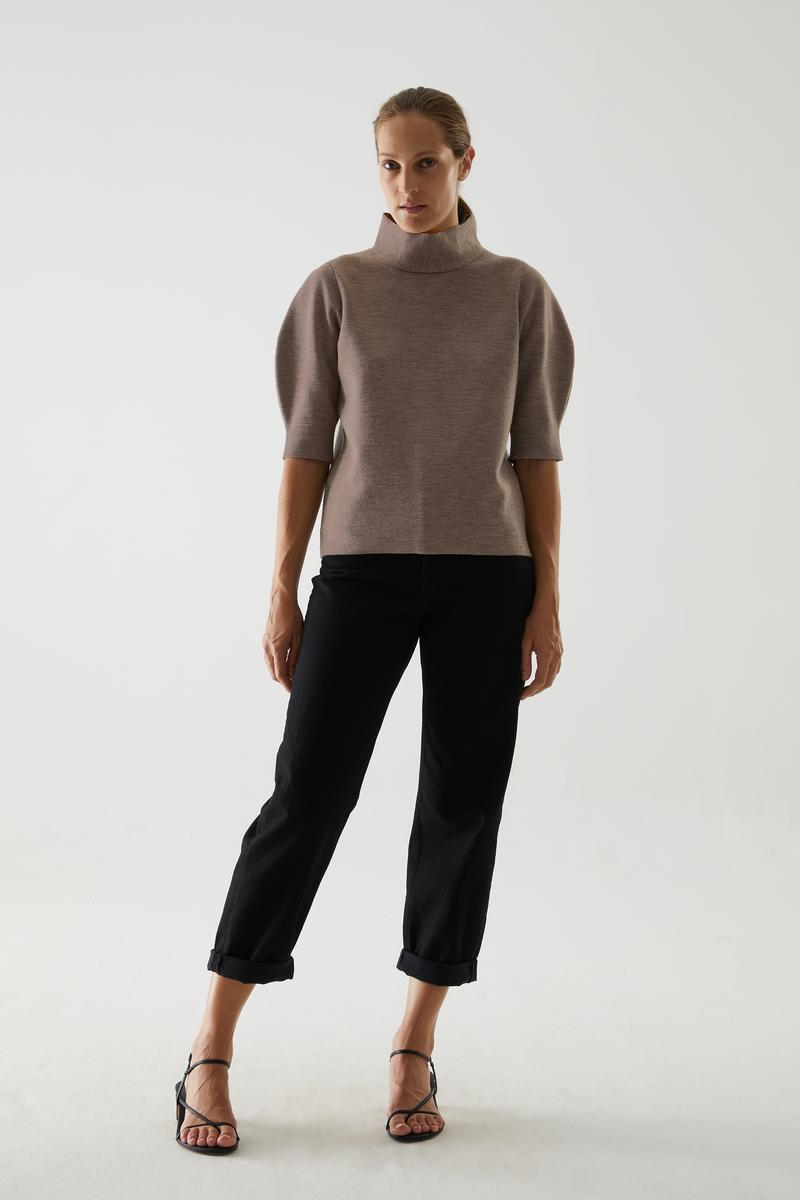 COS メリノウールコットン混紡ロールネック スリーブディテールトップス