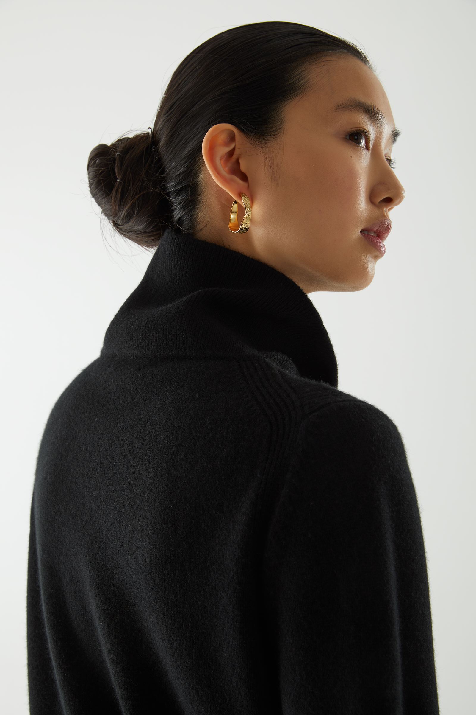 CASHMERE ROLL-NECK JUMPER カシミヤ タートルネックセーター｜COS  