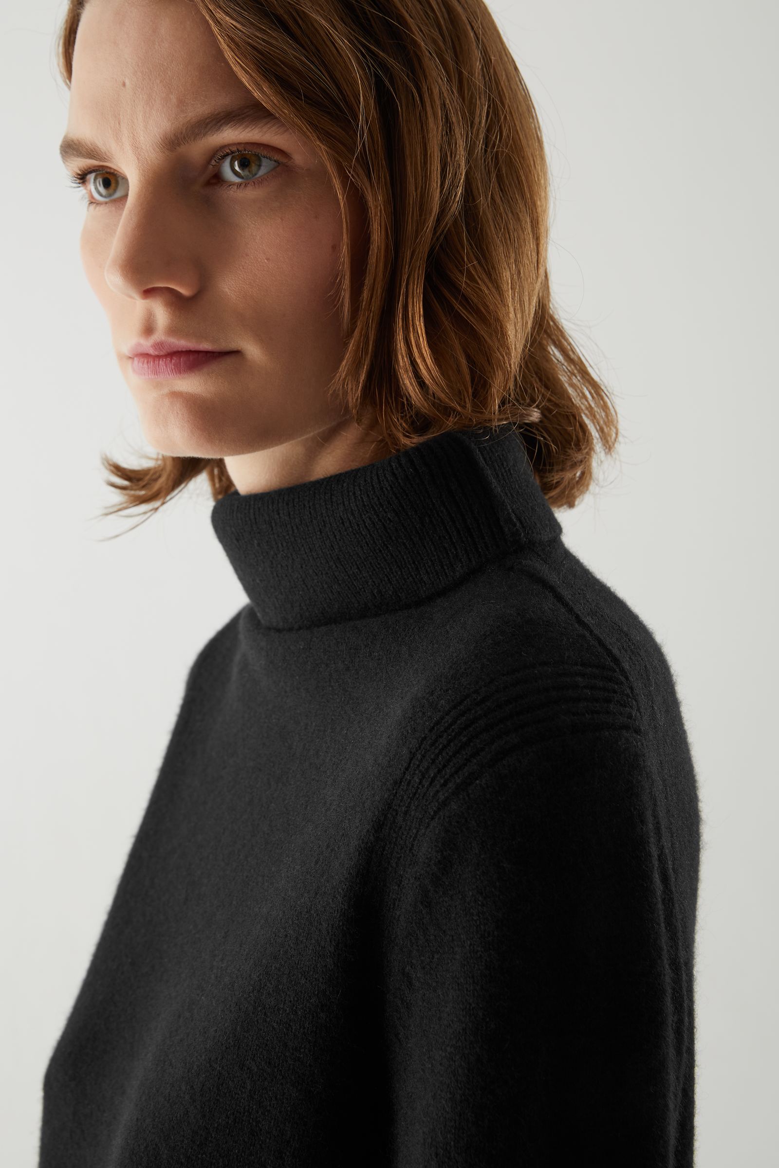 CASHMERE ROLL-NECK JUMPER カシミヤ タートルネックセーター｜COS  