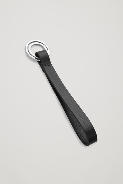 LEATHER KEYRING レザー製キーリング black｜COS コス 公式オンライン