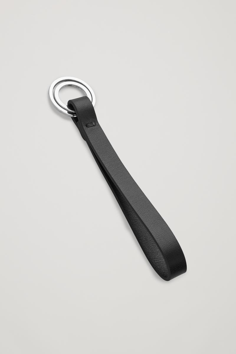 LEATHER KEYRING レザー製キーリング black｜COS コス 公式オンライン