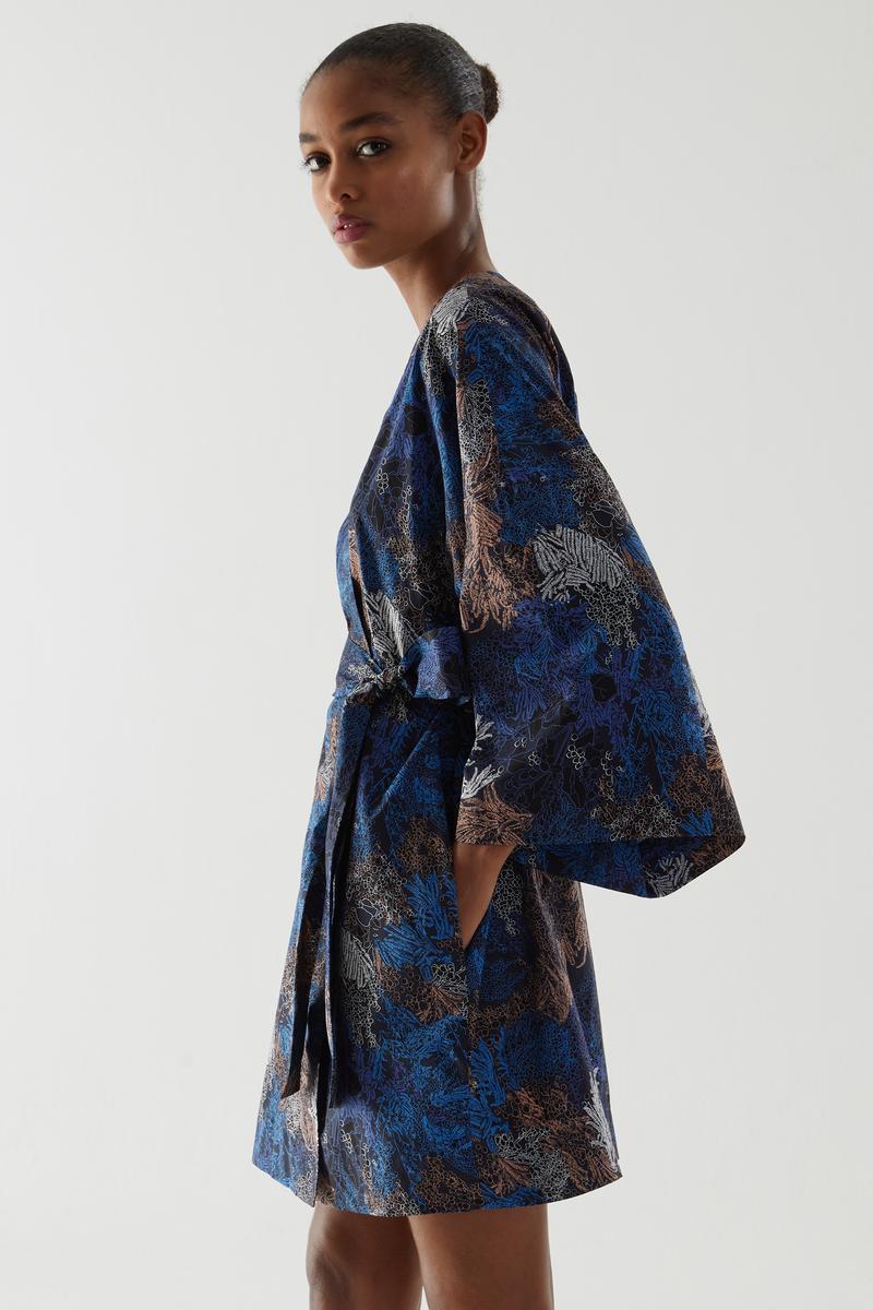 COTTON PRINTED DRESSING GOWN ｜COS コス 公式オンラインストア