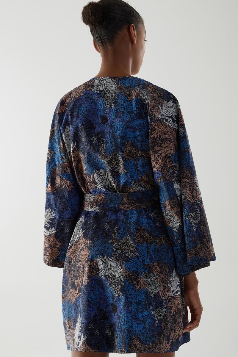 COTTON PRINTED DRESSING GOWN ｜COS コス 公式オンラインストア