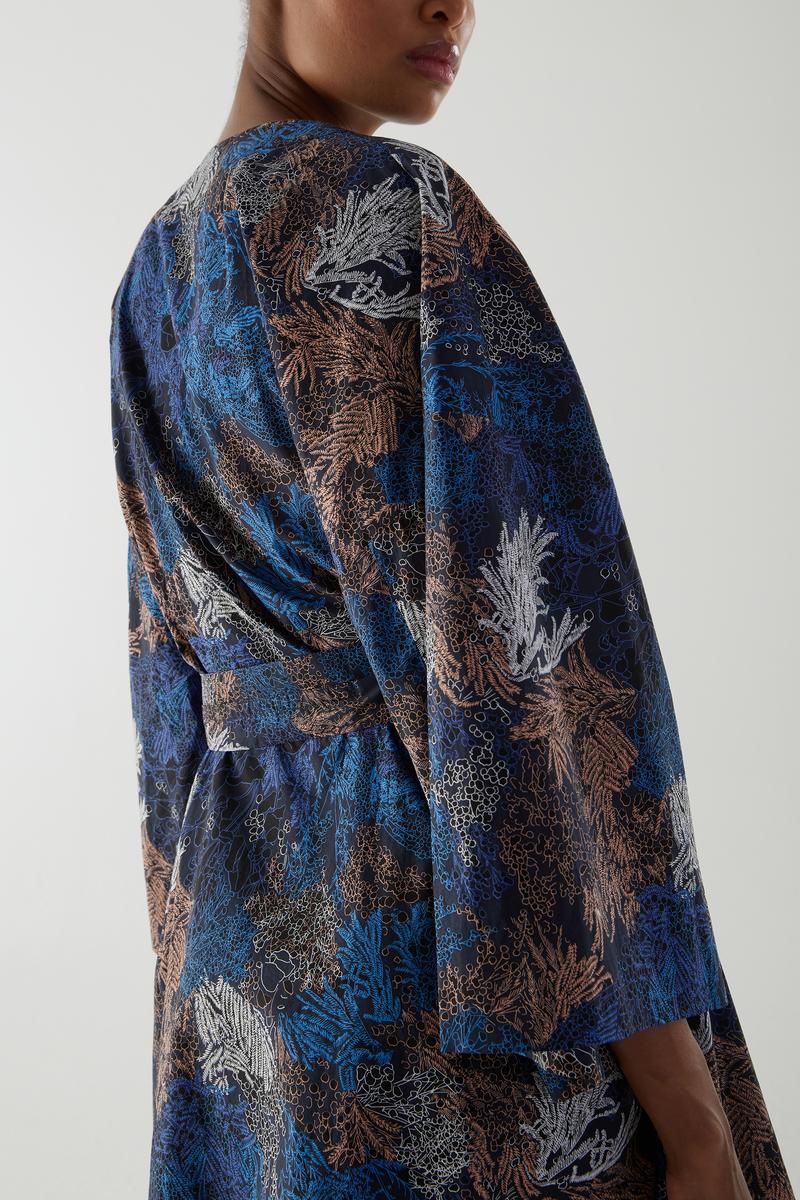 COTTON PRINTED DRESSING GOWN ｜COS コス 公式オンラインストア
