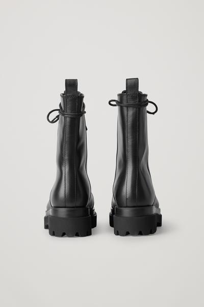 COS 分厚いレザーレースアップブーツ