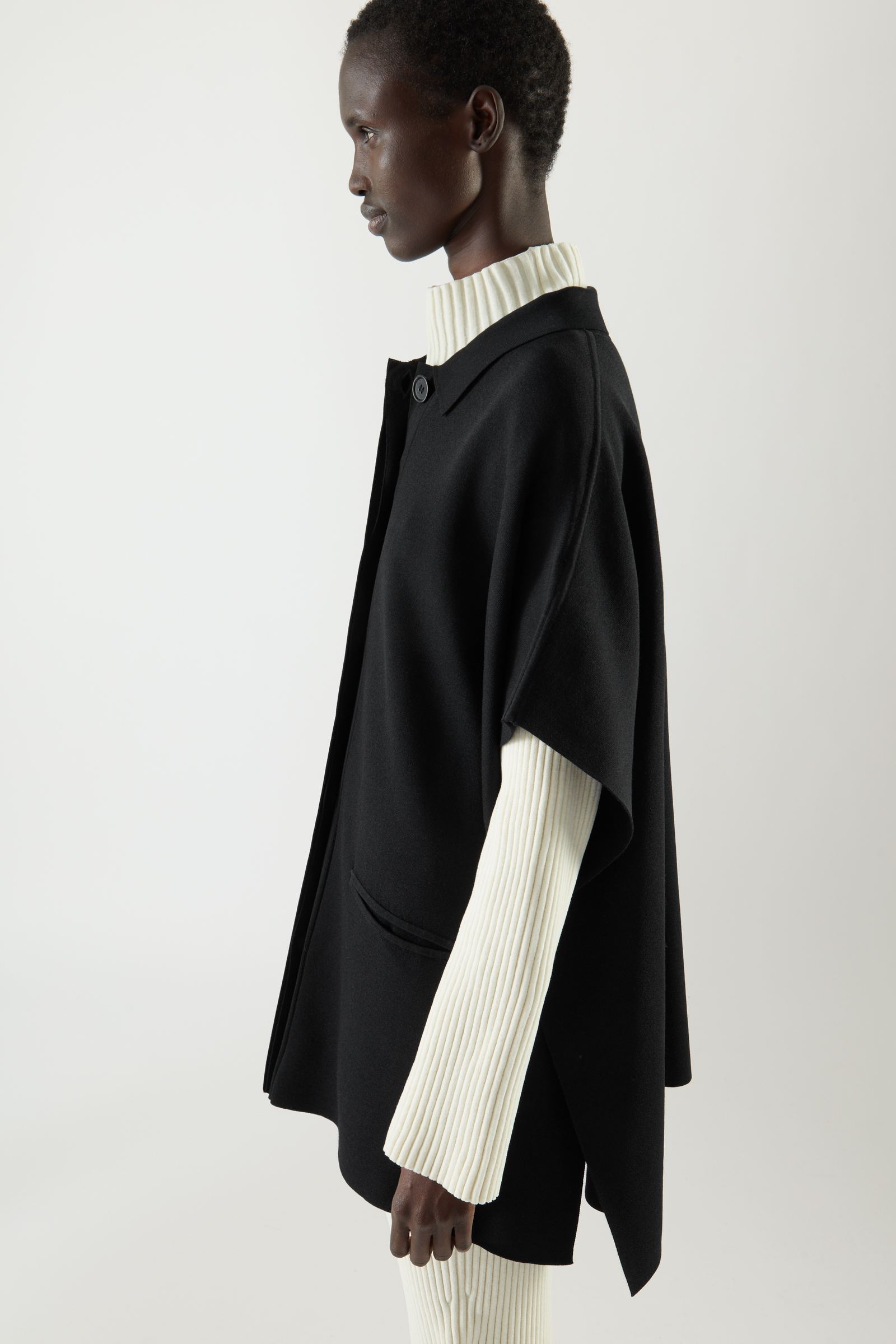 KNITTED HYBRID-CAPE ニットハイブリッドケープ｜COS コス 公式