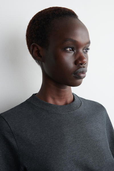 COS クリーンカットTシャツ