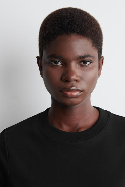 COS クリーンカットTシャツ