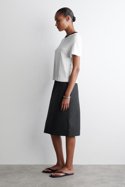 COS クリーンカットTシャツ