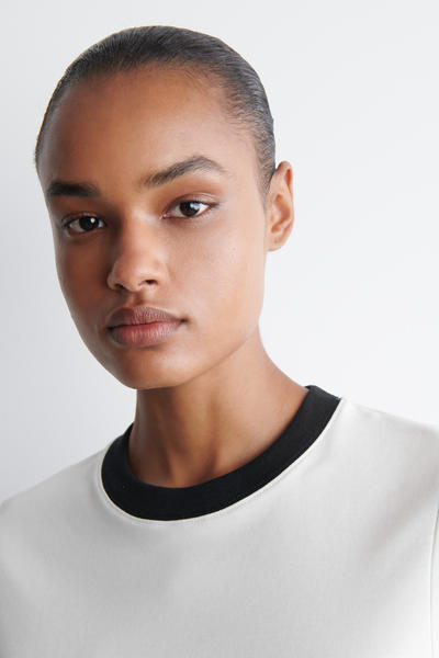 COS クリーンカットTシャツ