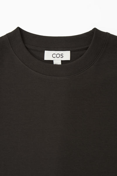 COS クリーンカットTシャツ
