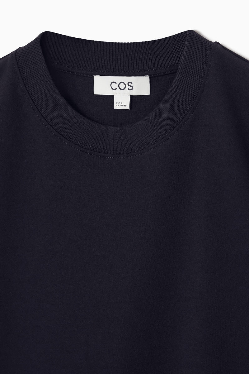 COS クリーンカットTシャツ