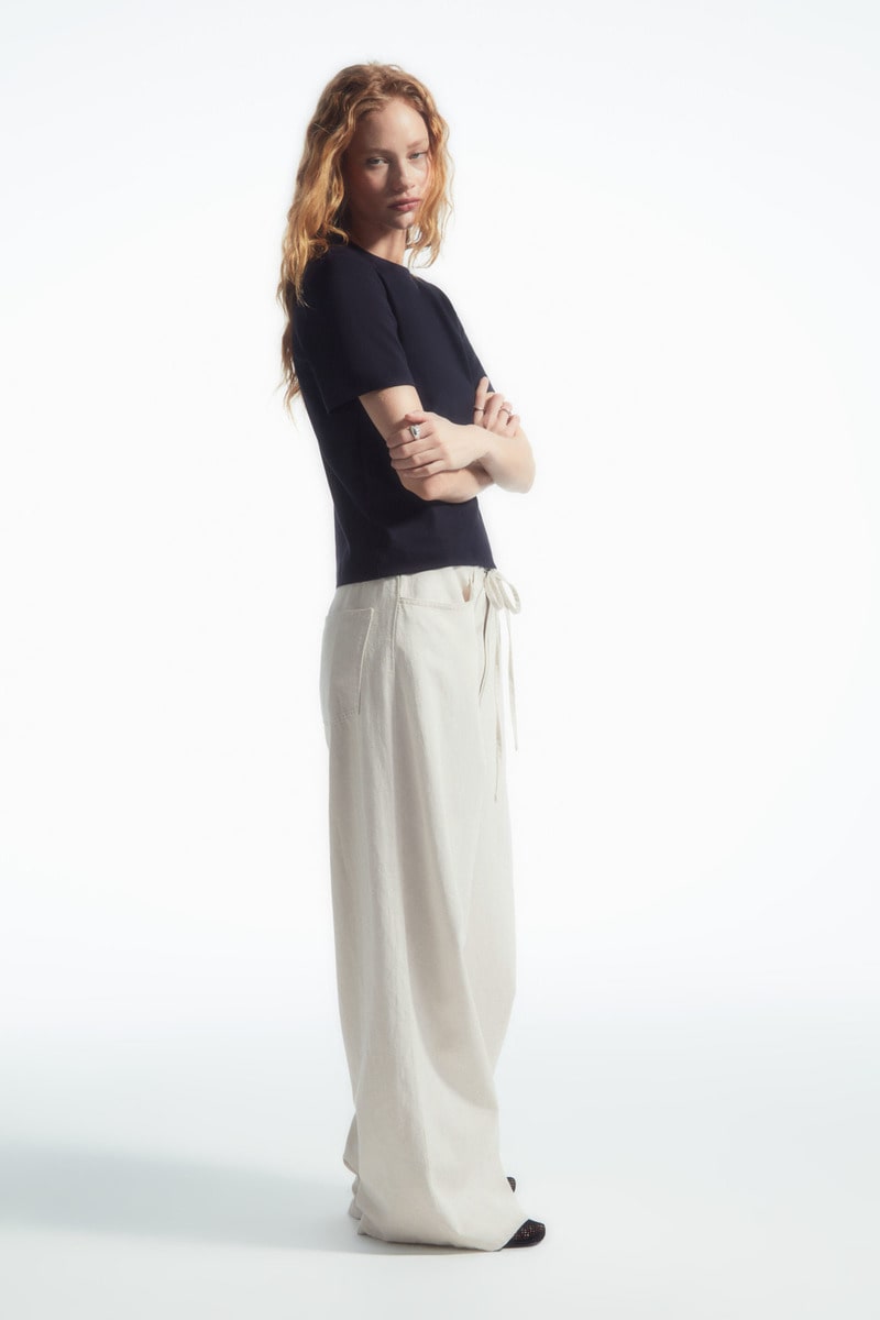 COS クリーンカットTシャツ