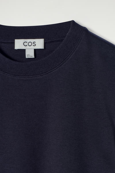 COS クリーンカットTシャツ