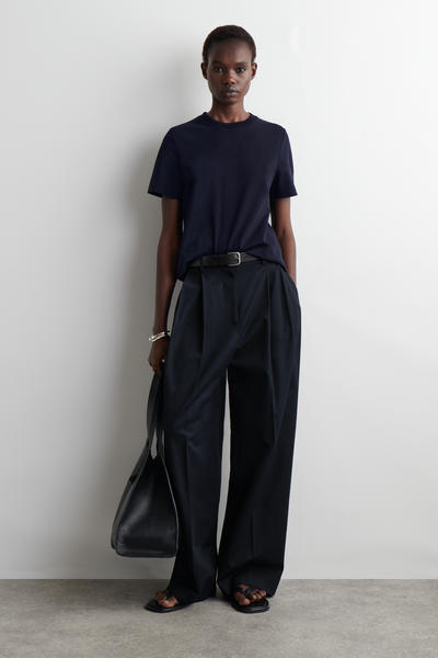 COS クリーンカットTシャツ