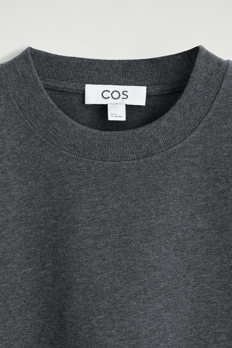 COS クリーンカットTシャツ