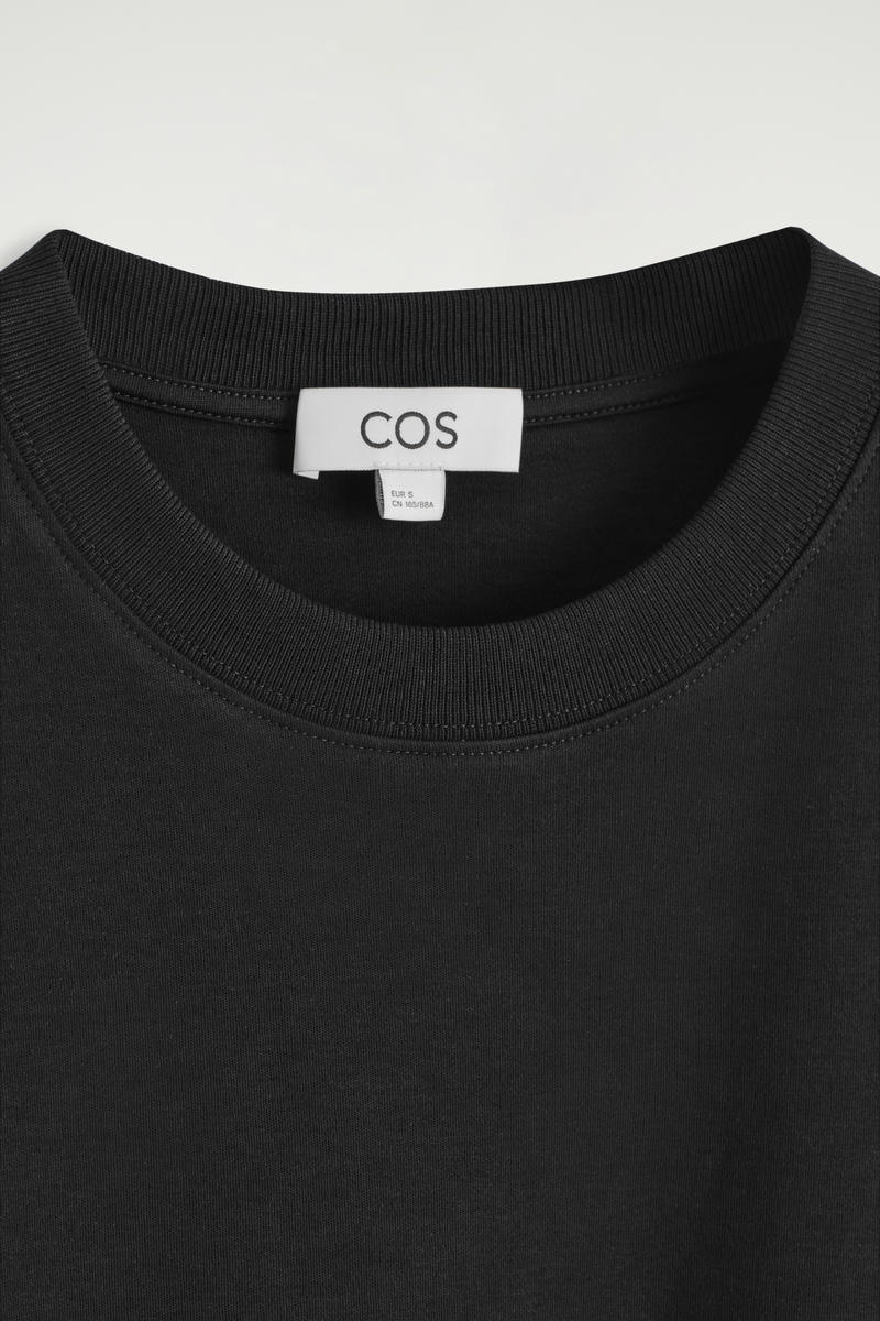 COS クリーンカットTシャツ