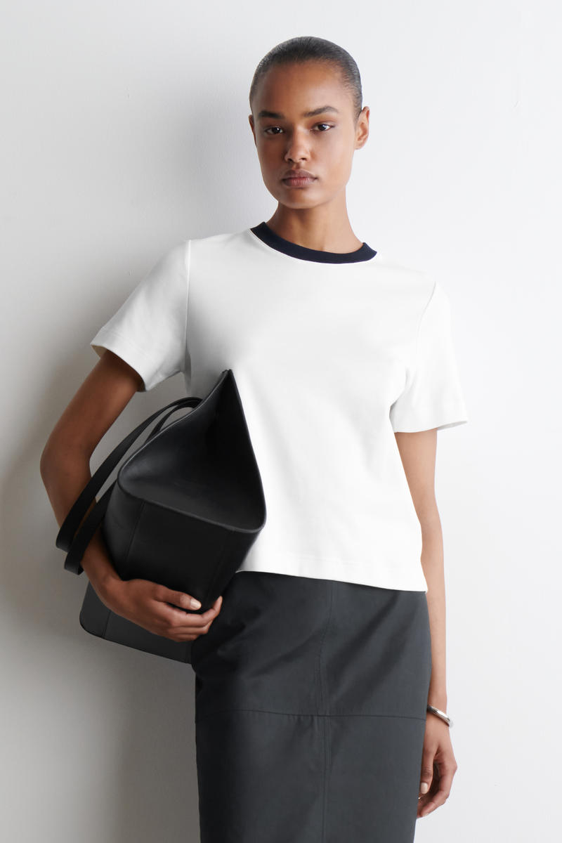 COS クリーンカットTシャツ