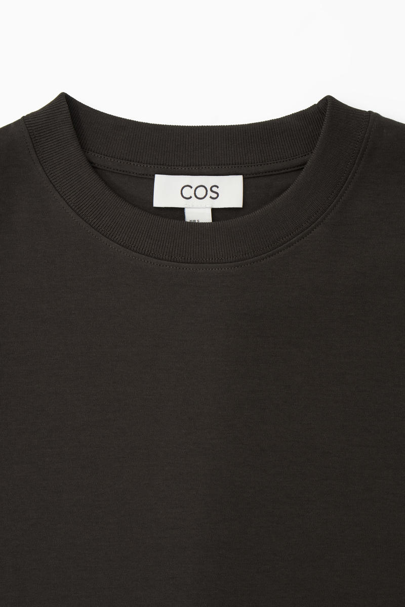 COS クリーンカットTシャツ
