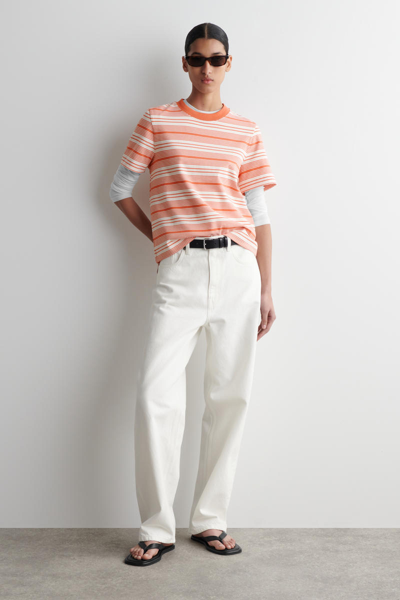 COS クリーンカットTシャツ