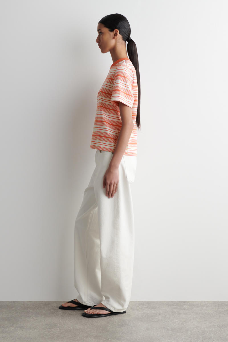 COS クリーンカットTシャツ