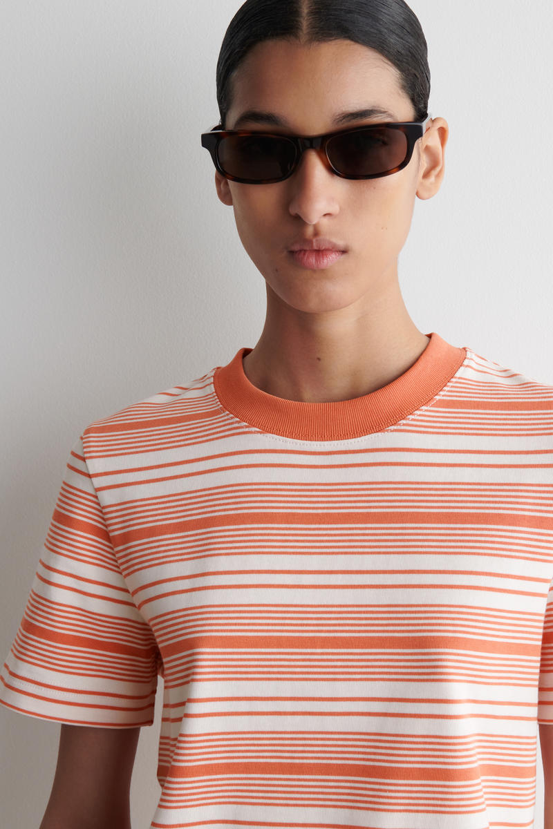 COS クリーンカットTシャツ