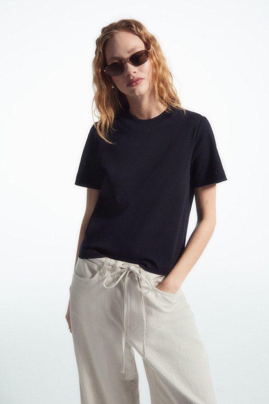 COS クリーンカットTシャツ