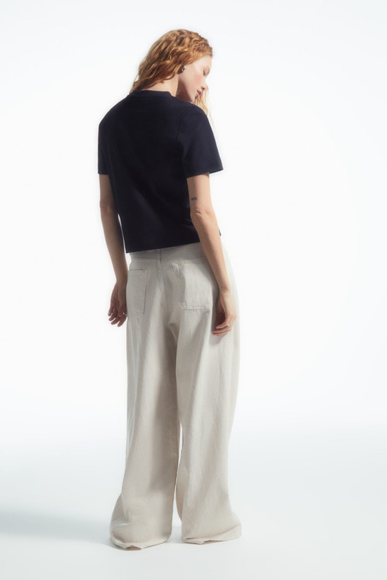 COS クリーンカットTシャツ