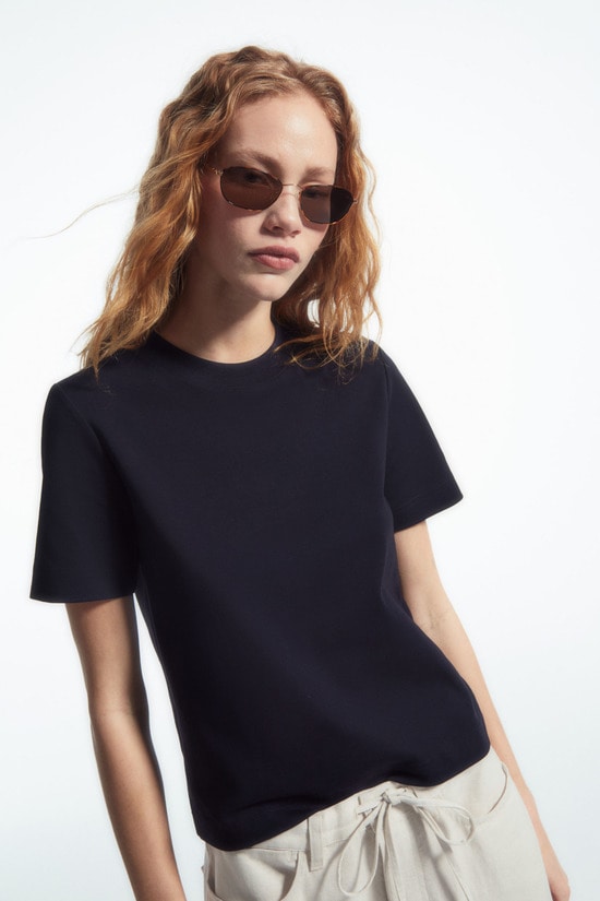 COS クリーンカットTシャツ