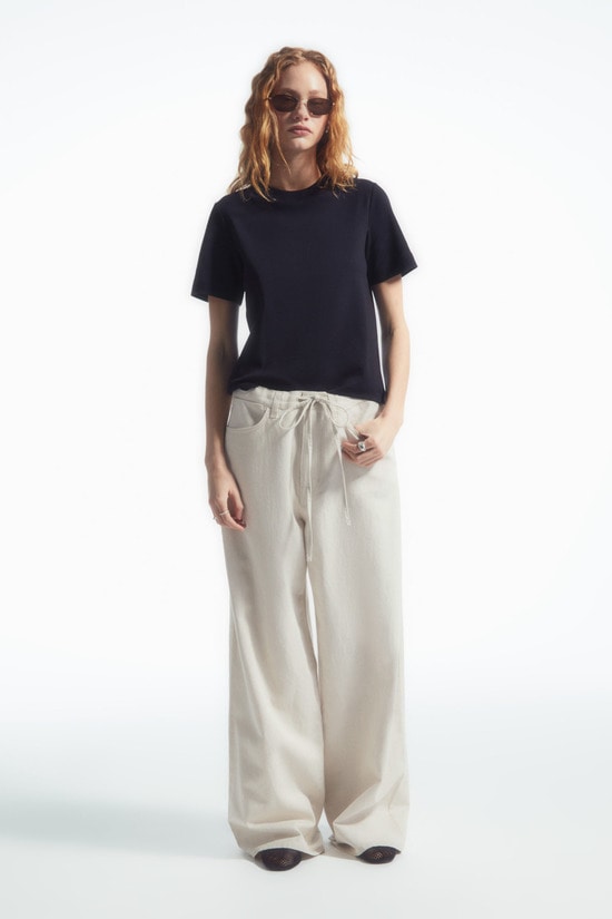 COS クリーンカットTシャツ