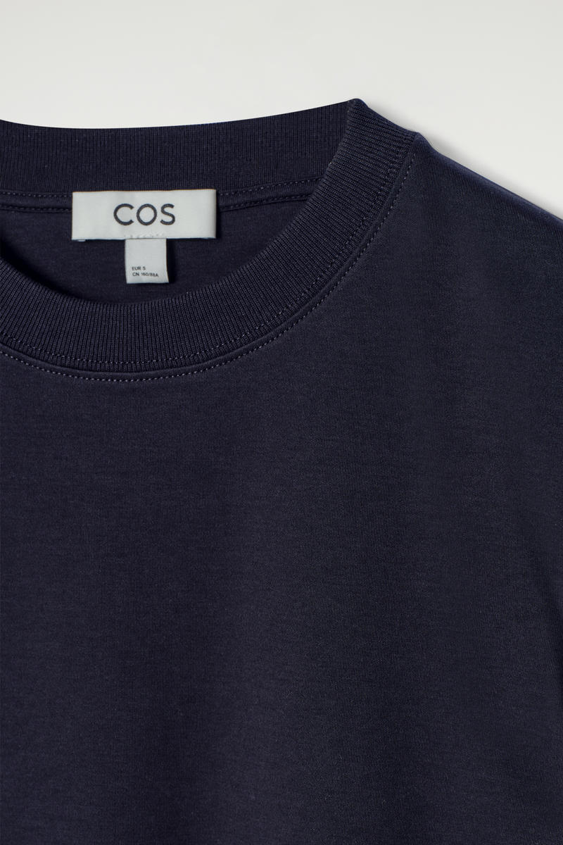 COS クリーンカットTシャツ