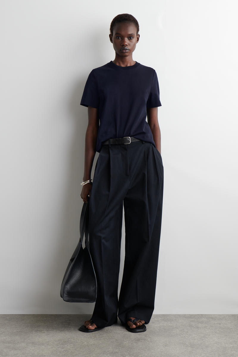 COS クリーンカットTシャツ