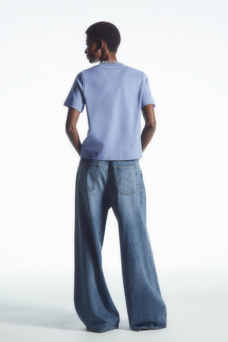 COS クリーンカットTシャツ