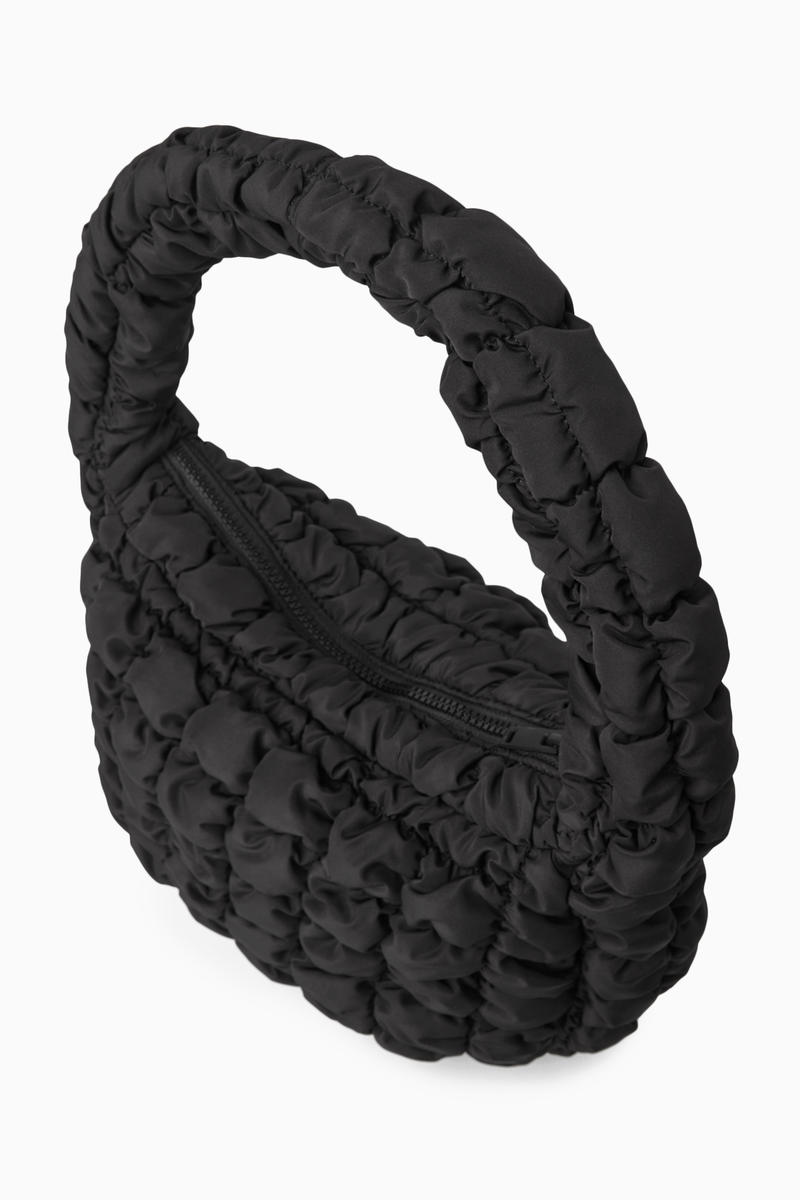 COS キルトミニバッグ