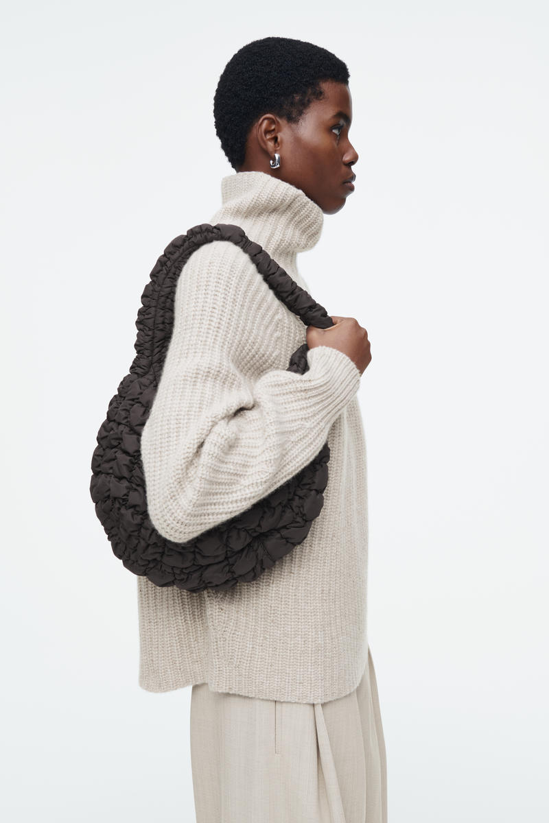 QUILTED MINI BAG キルトミニバッグ ダークブラウン｜COS コス 公式