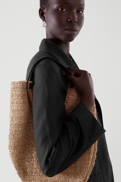 MINI RAFFIA BAG ミニラフィアバッグ ベージュ / ブラック｜COS コス