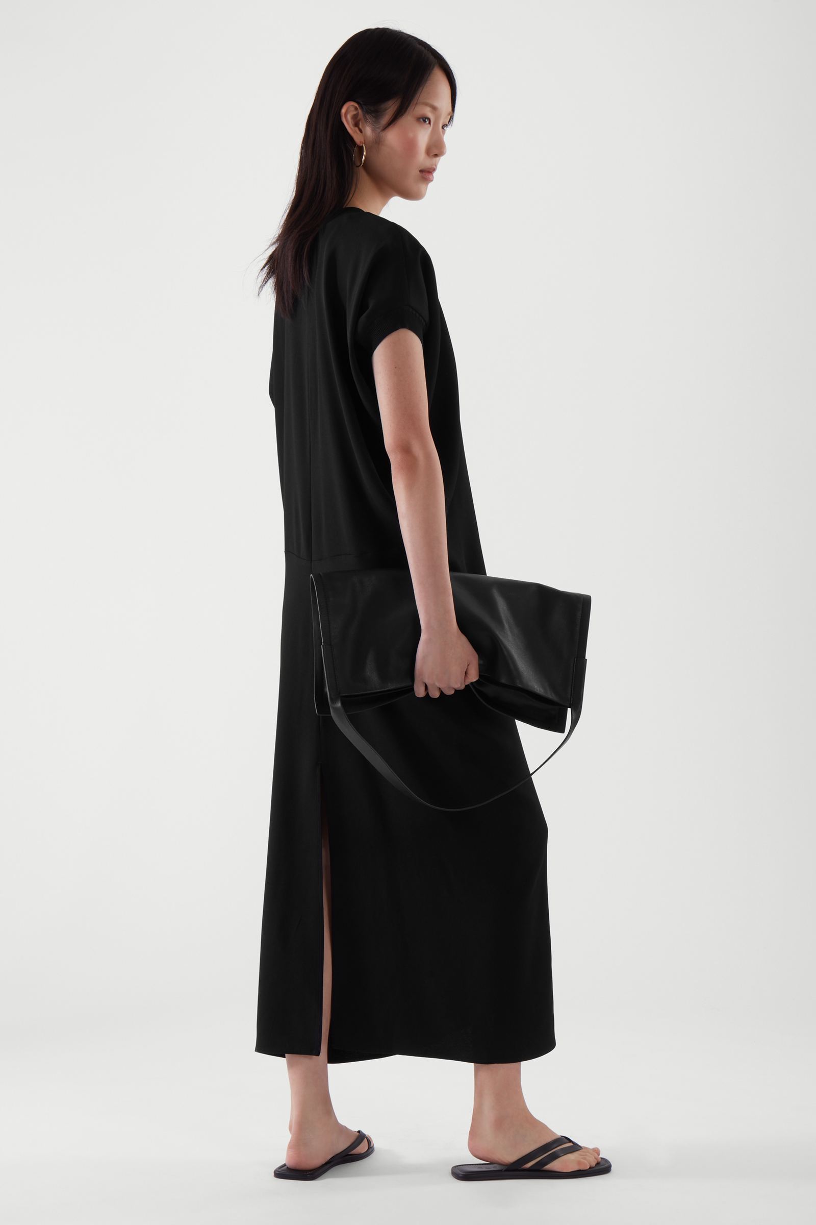 GATHERED MAXI DRESS ギャザー付きマキシワンピース ブラック｜COS
